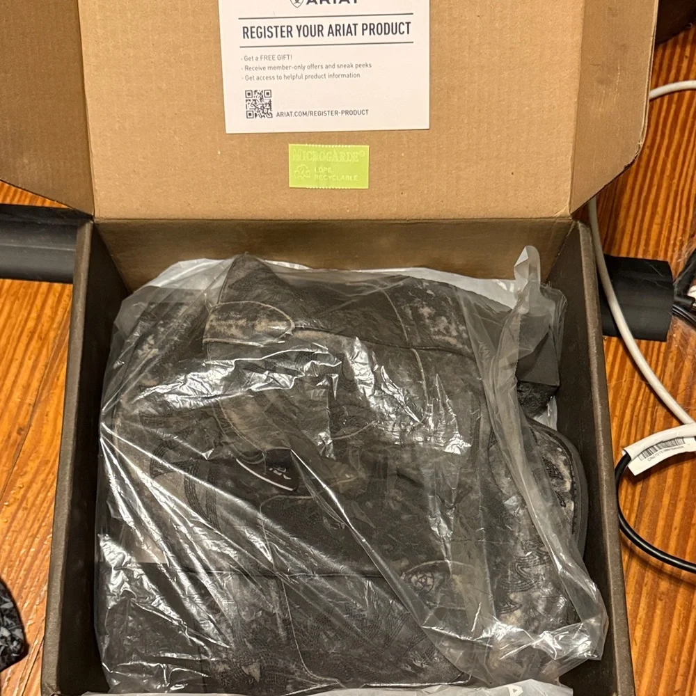 Ariat Women's Chandler Distressed Cowgirl Booties - Picture 2 of 4